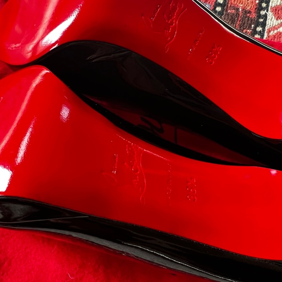Christian Louboutin - Picture 4 of 8